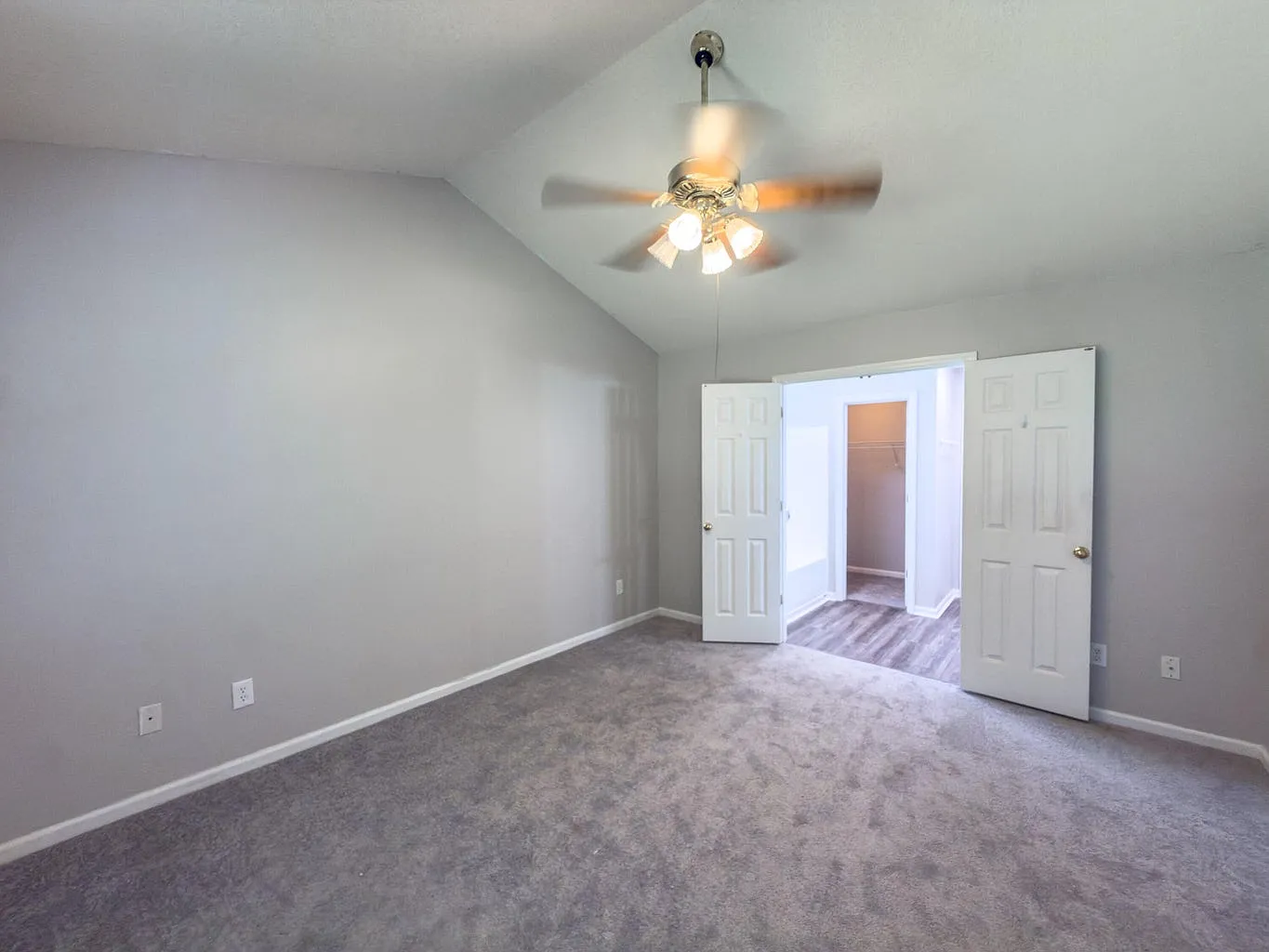 3 bed, 1300 sqft, $2,100 — Photo 3
