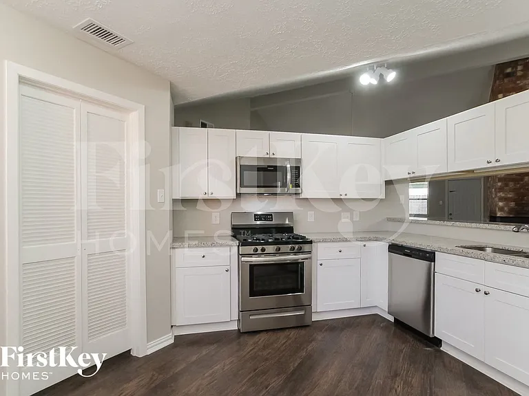 3818 Rosemont Dr — Photo 7