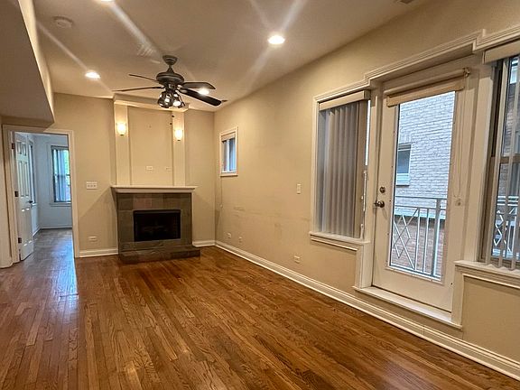 3rd image of 1009 N Oakley Blvd APT 1W