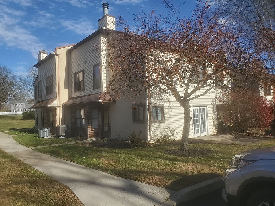 End unit Townhouse with plenty of close parking.