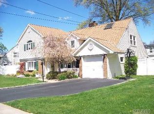 3361 Maplewood Dr, Wantagh, NY 11793