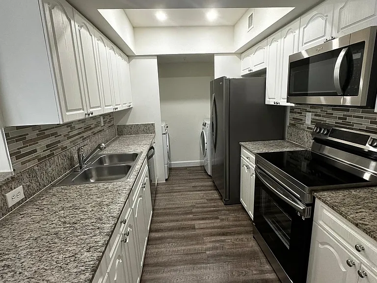 17000 N Bay Rd #910 — Photo 4