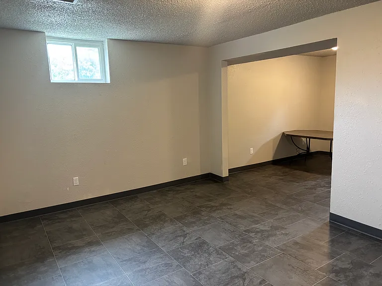 2119 E 11th St #BASEMENT — Photo 12