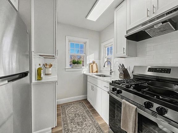 4th image of 117 Pennsylvania Ave APT A