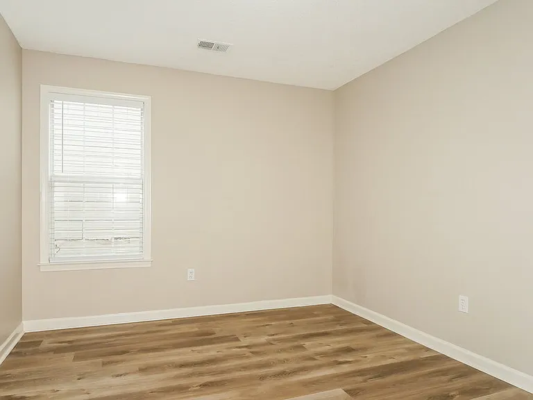 600 Ashley Glen Cir W — Photo 13