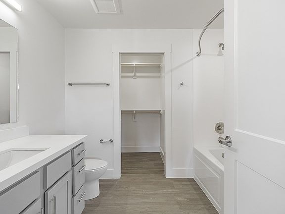 5th image of 301 SE G St #4393337