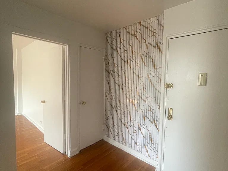 Grand Ave — Photo 3