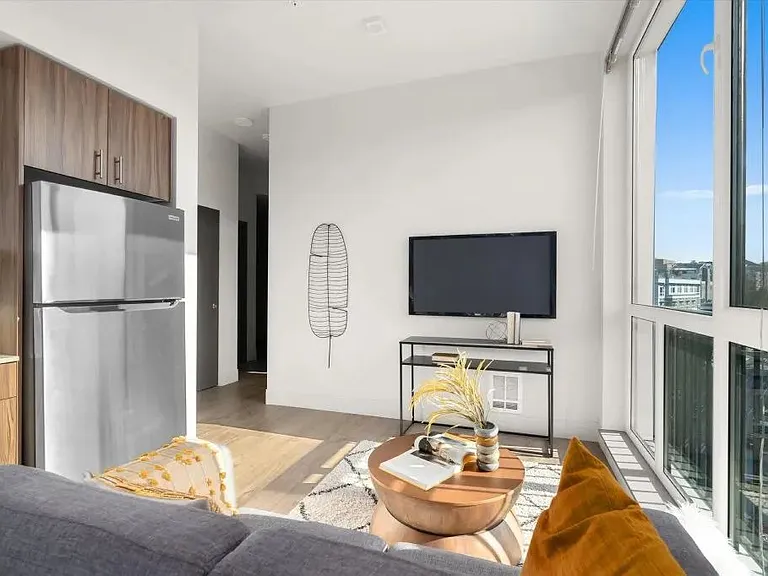 Pivot Apartments — Photo 15