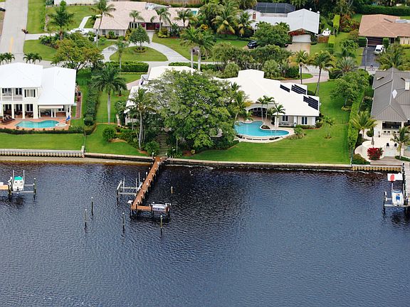 4th image of 221 River Dr