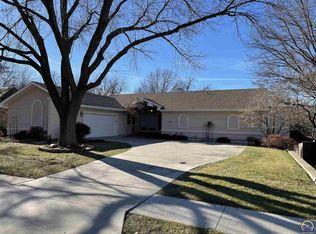 3415 SW Briarwood Ln, Topeka, KS 66611