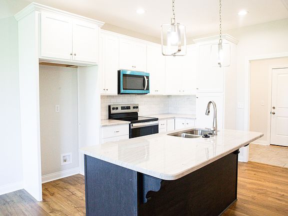 2nd image of 1-5392 Peony Dr