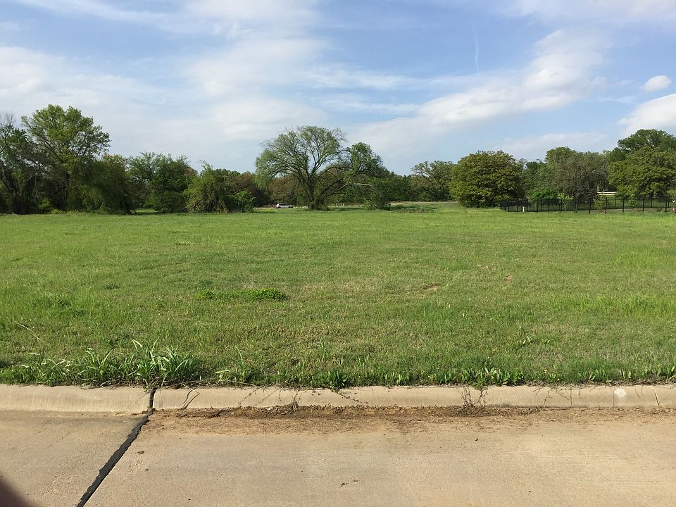 1st image of 13 Garden Ln