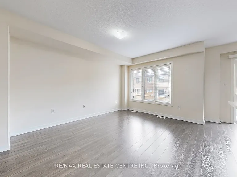 80 Scarletwood St — Photo 5