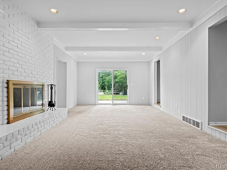 5476 Van Ness Dr — Photo 15