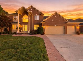 18779 Sandhurst Dr, Clinton Township, MI 48038