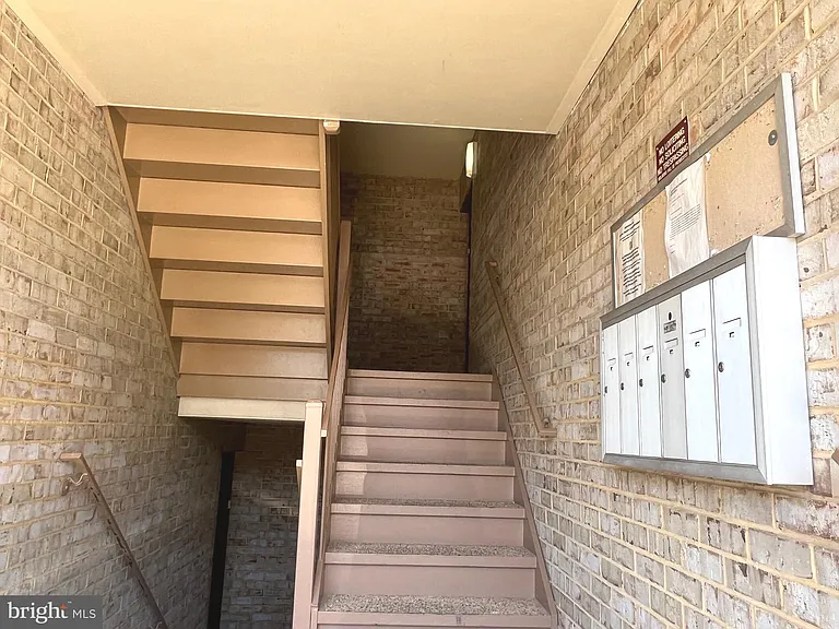 3360 Huntley Square Dr #B-1 — Photo 2