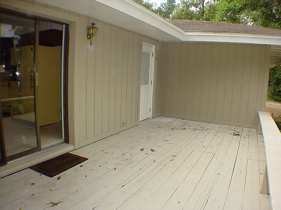 3rd image of 102 Wax Myrtle Ln