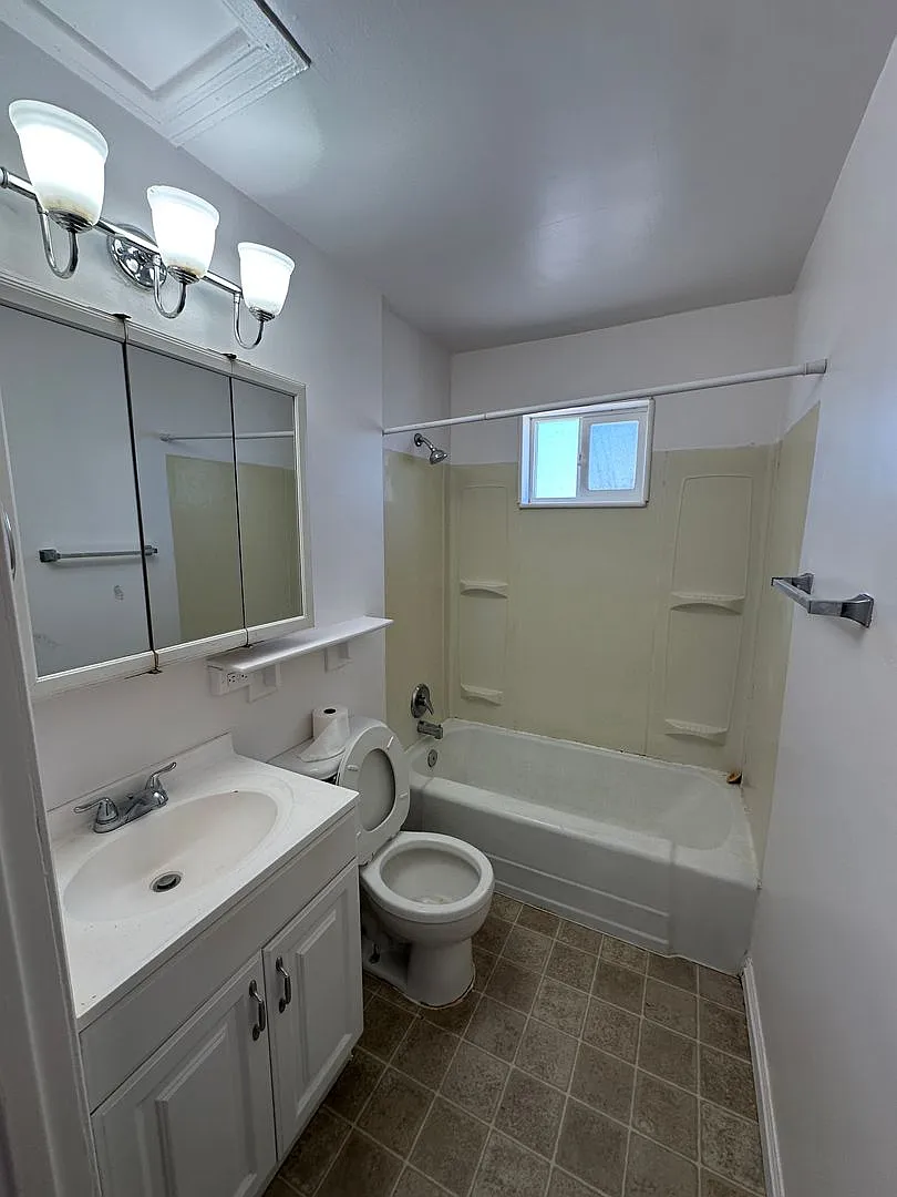 Charming Upstairs Apartment — Photo 4