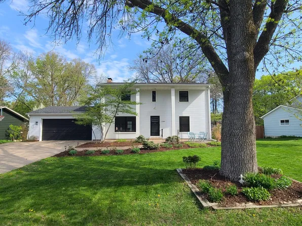 2365 Lakeridge Dr, White Bear Lake, MN 55110