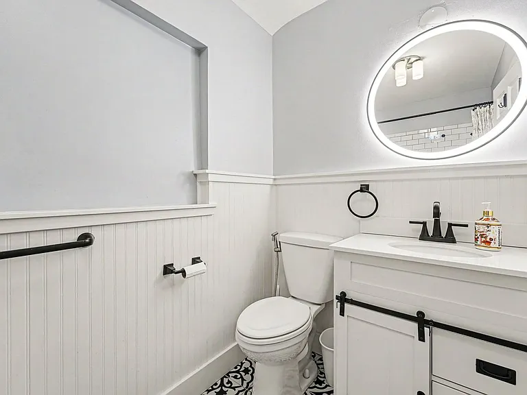 746 N Monaco Pkwy — Photo 25