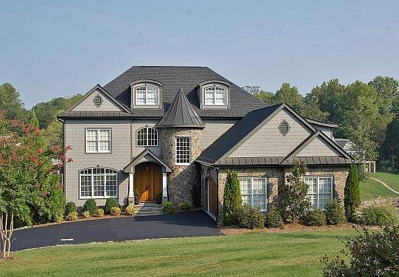 2nd image of 215 E Pointe Dr