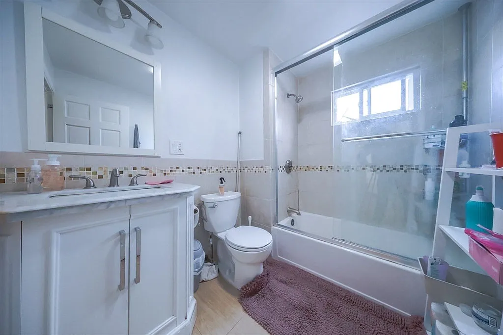 4 bed, 1350 sqft, $4,900 — Photo 1