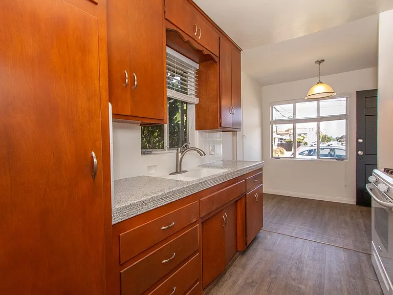 4205 Monroe Ave — Photo 8