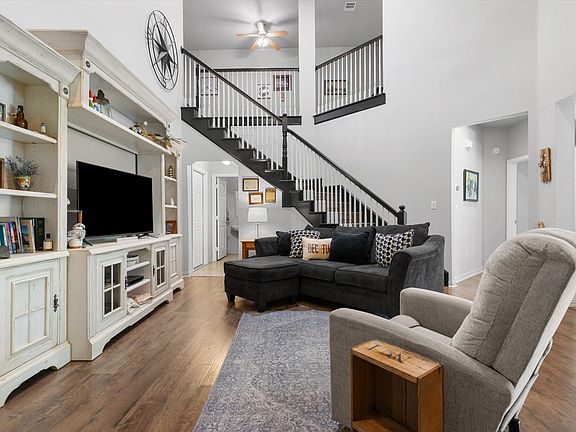 2nd image of 170 Greathouse Vlg