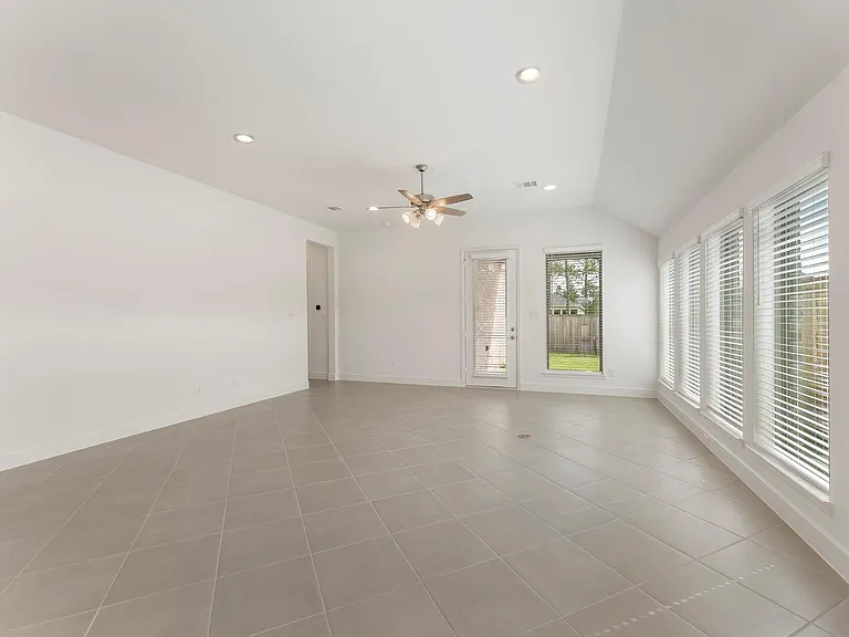 26545 Pioneer Pointe Ct — Photo 31