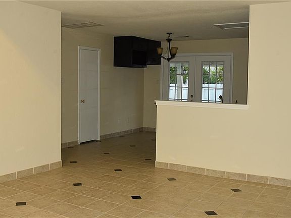 3rd image of 713 Black Isle Dr