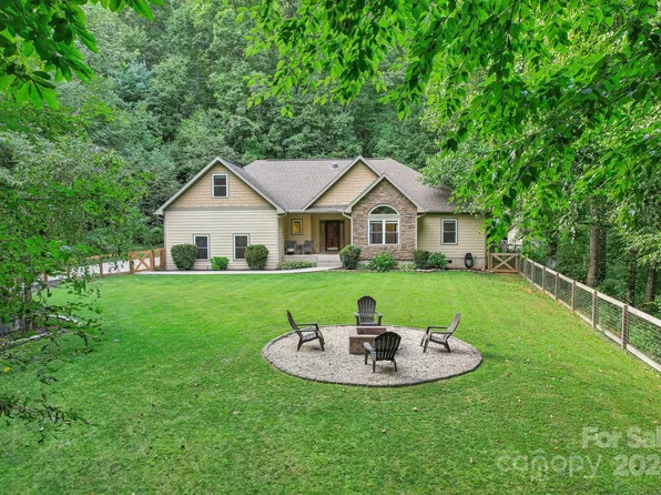 22 Aunt Belles Cv, Waynesville, NC 28786