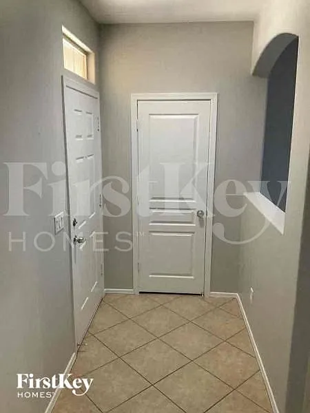 4 bed, 2.0 bath, 1836 sqft, $2,270 — Photo 2