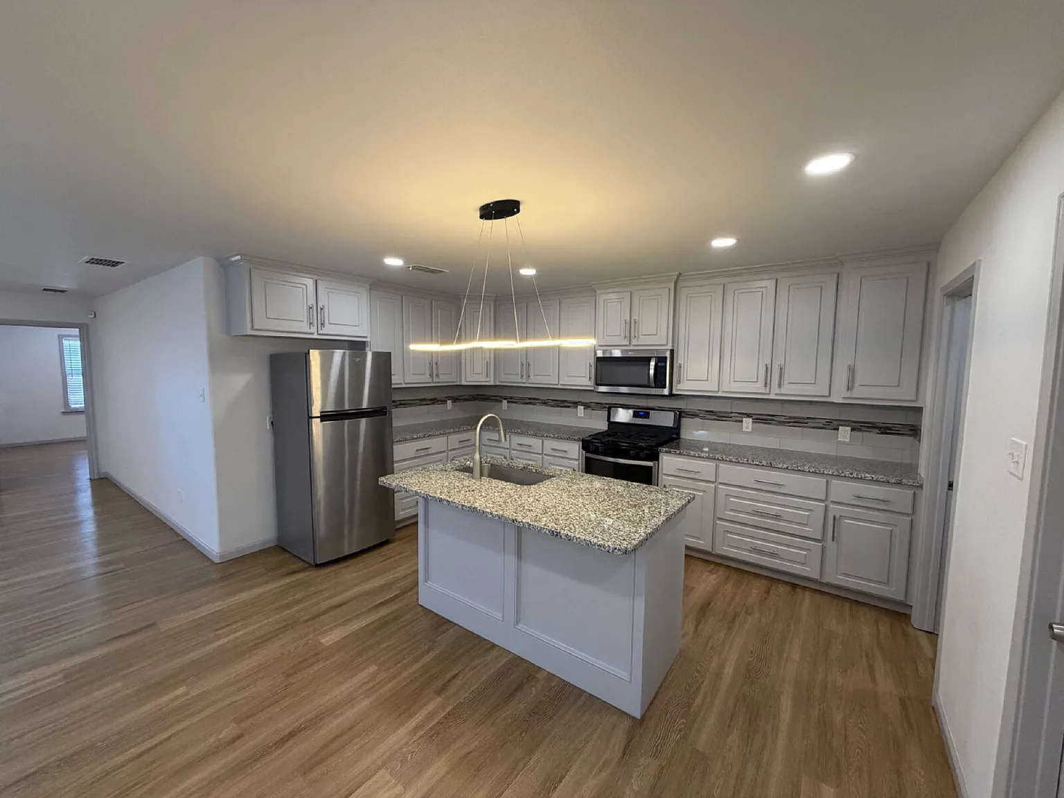 2 bed, 2.0 bath, 1346 sqft, $1,395 — Photo 2