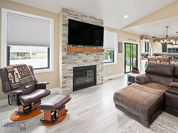 4th image of 890 Tierra Dr