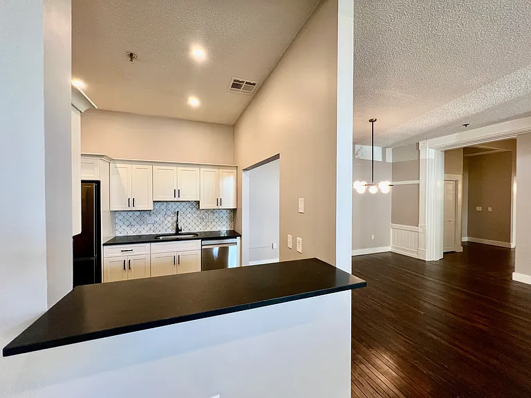 27 Hillside Pl #4 — Photo 2