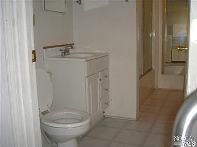 5th image of 721 Oakwood Ave