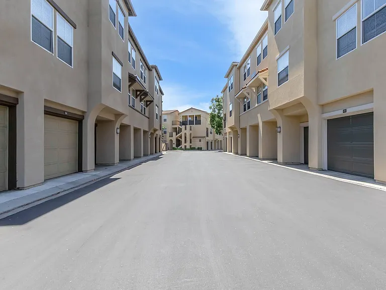 Laurel Vista Apartment Homes — Photo 17