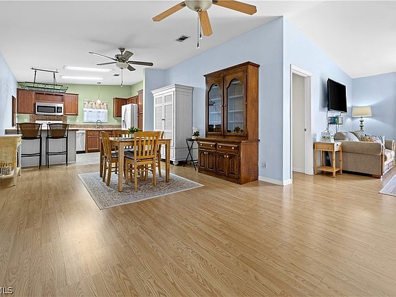 5th image of 125 NE 11th Pl