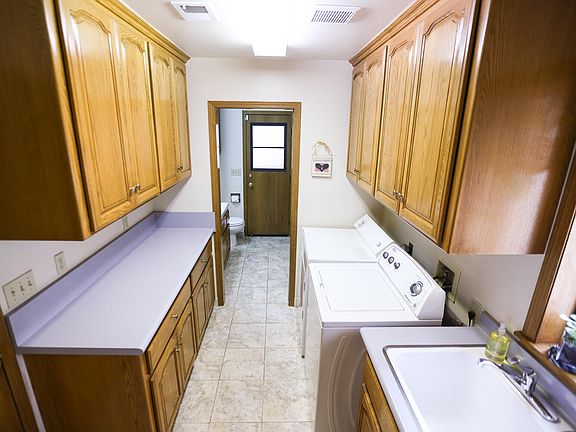 4th image of 10210 Excelsior Ave