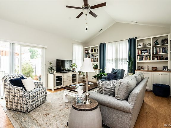 4th image of 10321 Farm Glen Way