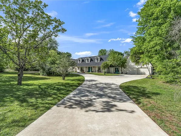 1501 Bluebonnet Dr, College Station, TX 77845