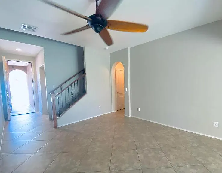 1613 W Lacewood Pl — Photo 1