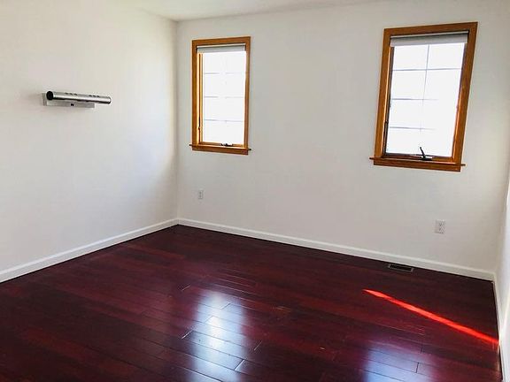 4th image of 5351 193rd St Floor 1