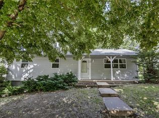 6102 Shamrock Ln, Country Club, MO 64505