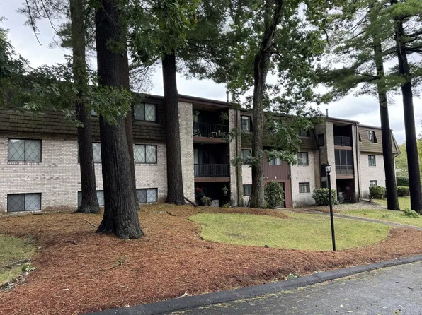 4 Greenbriar Dr APT 102, North Reading, MA 01864