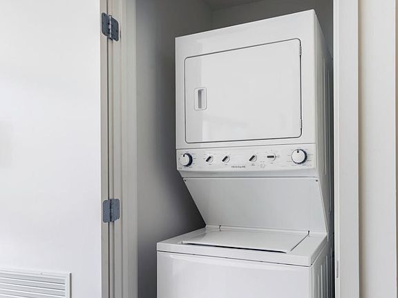 5th image of 455 N Park Dr #806