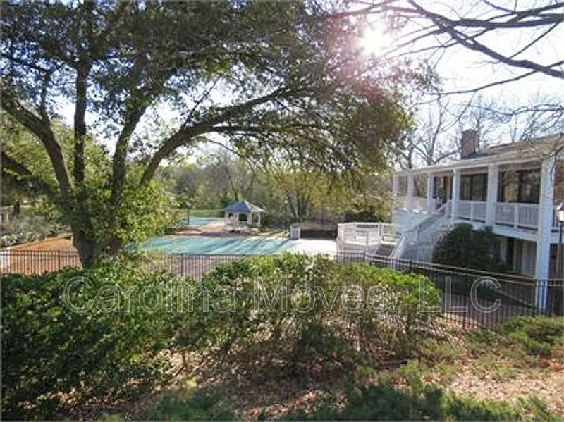 3 bed, 2.0 bath, 1092 sqft, $1,520 — Photo 2