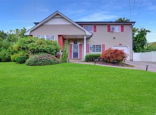 428 Spangle Dr, North Babylon, NY 11703