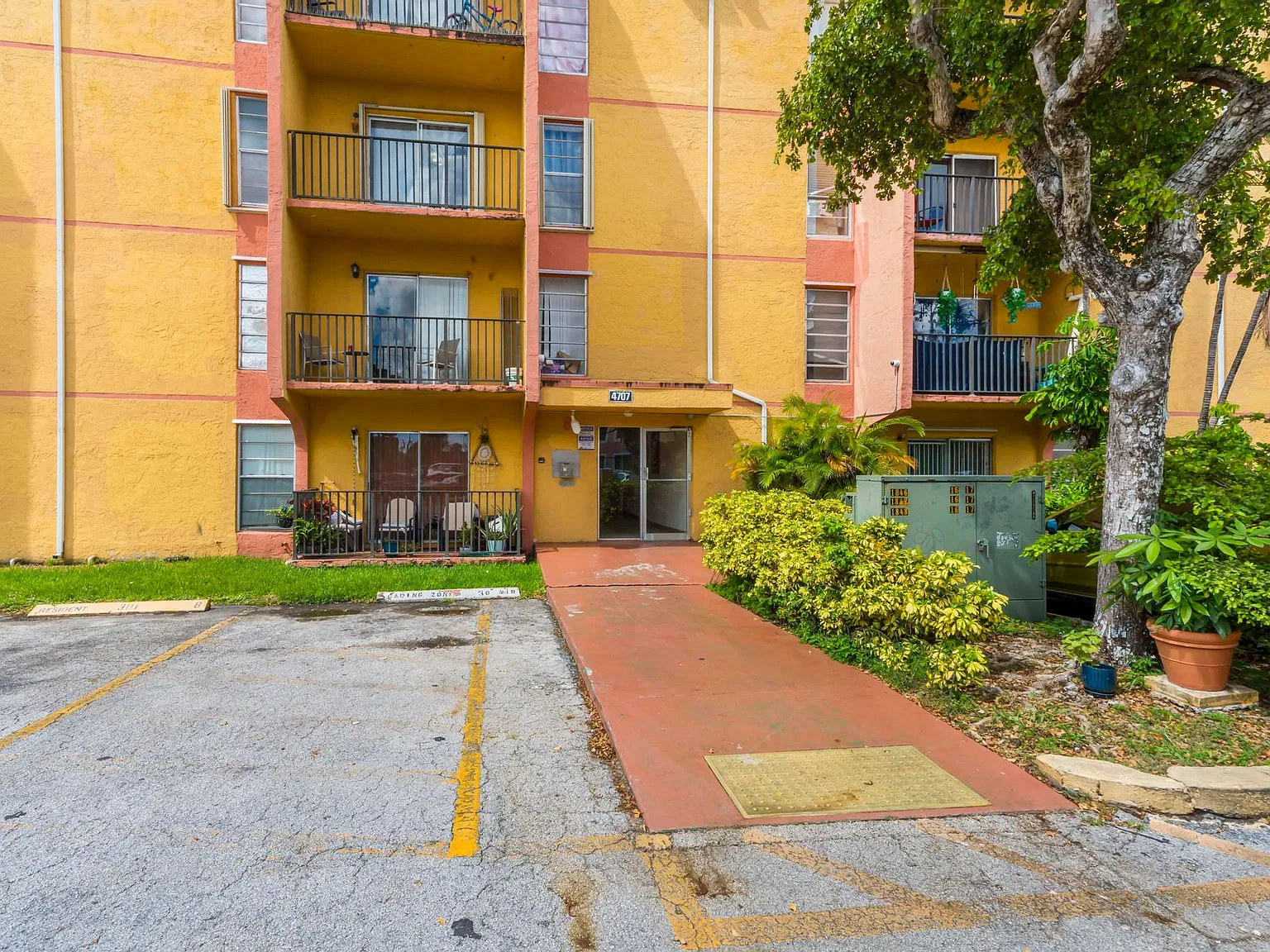 1 bed, 1.0 bath, 709 sqft, $1,700 — Photo 1