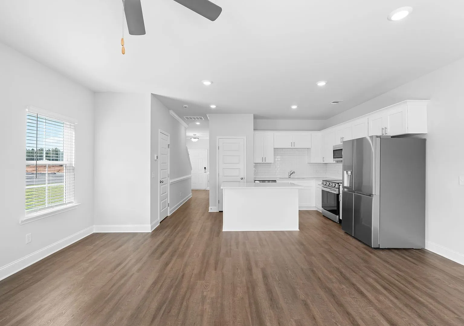 Woodford Station - 2 Bedroom - Available Decmber 2026! — Photo 3